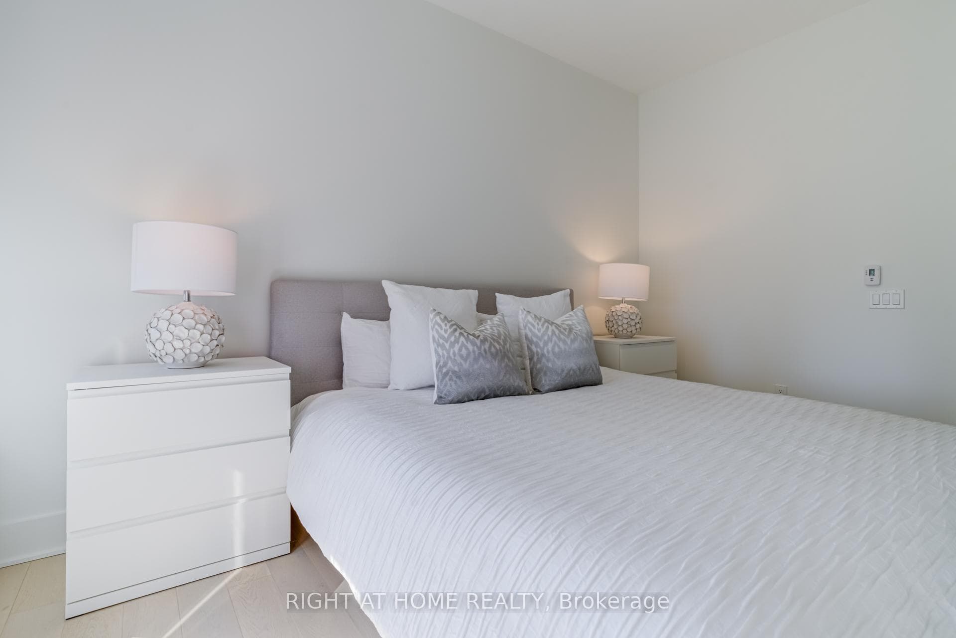 11 Yorkville Avenue Unit 2906 photo 17