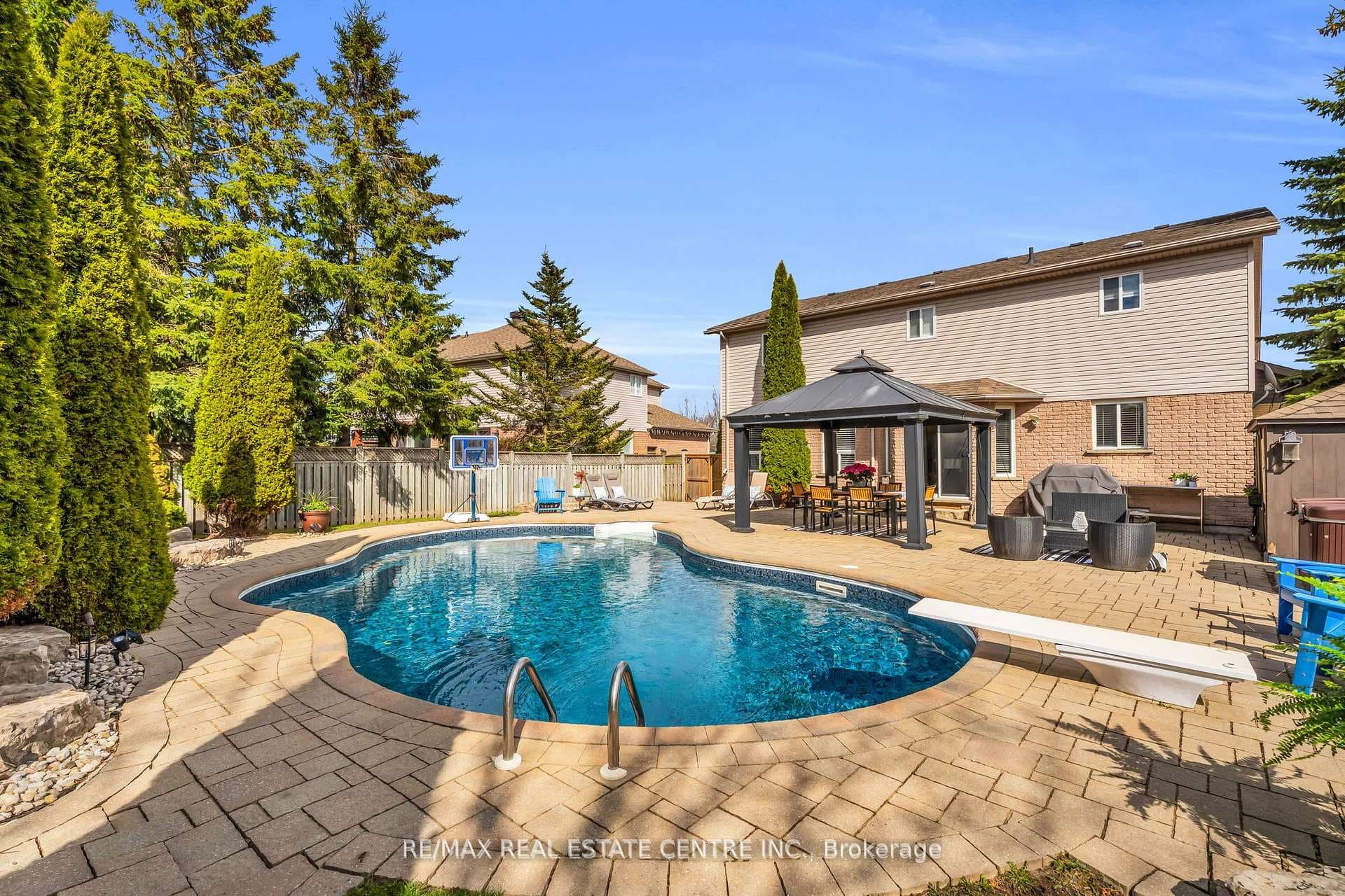 11 Chapman Road photo 41