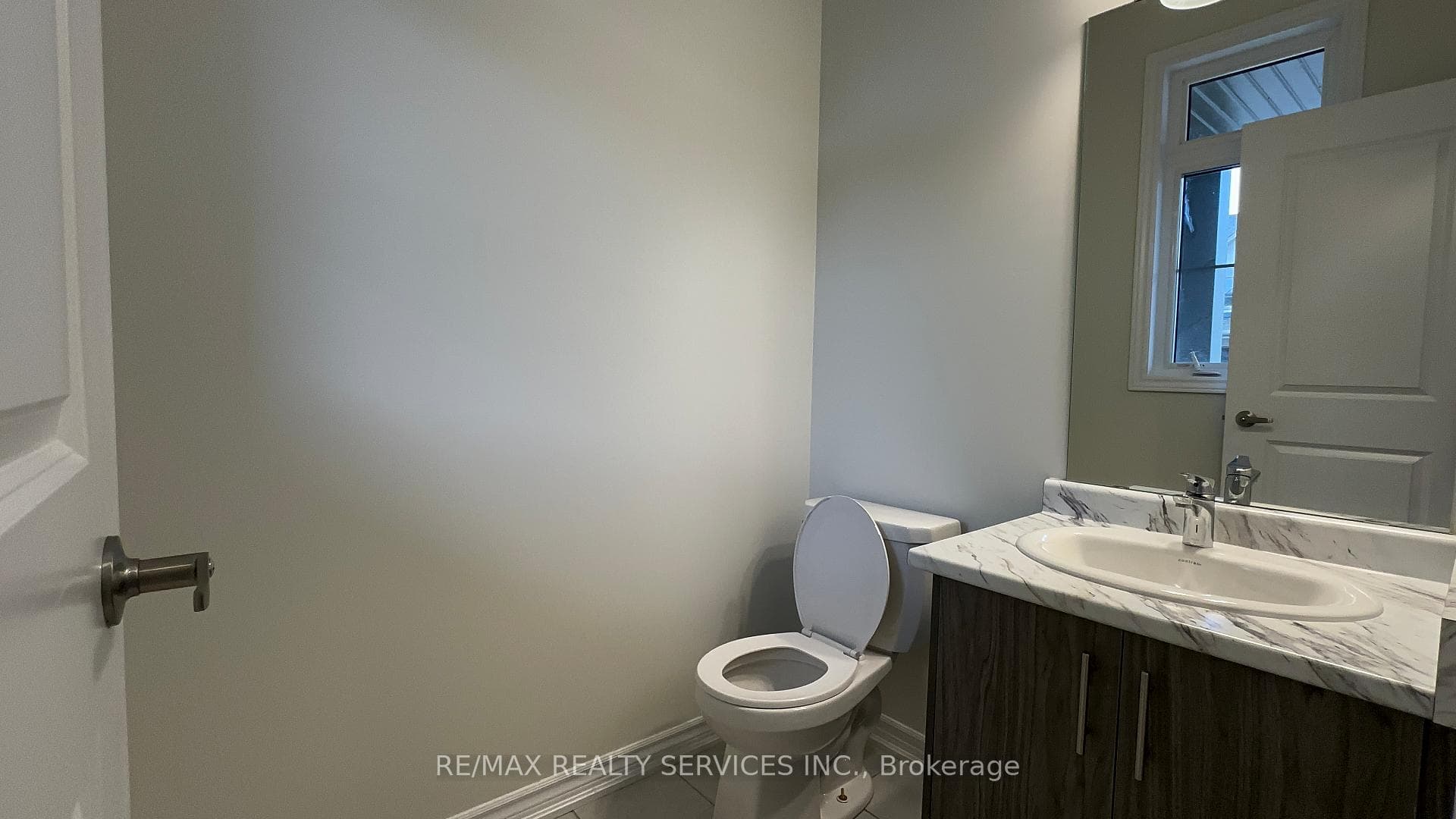 10 Molnar Crescent photo 26