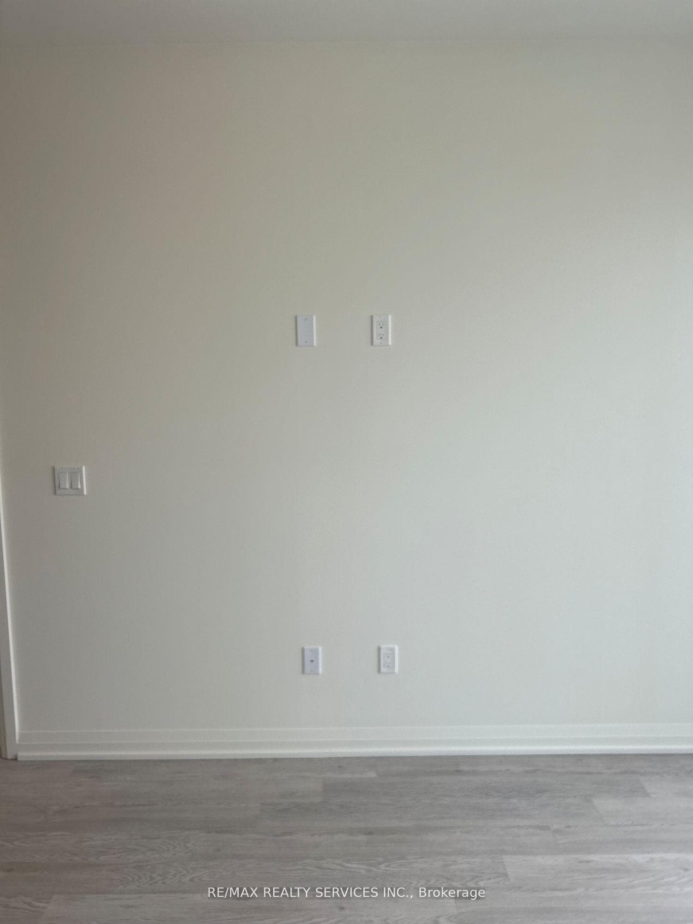 1415 Dundas Street Unit 610 photo 4