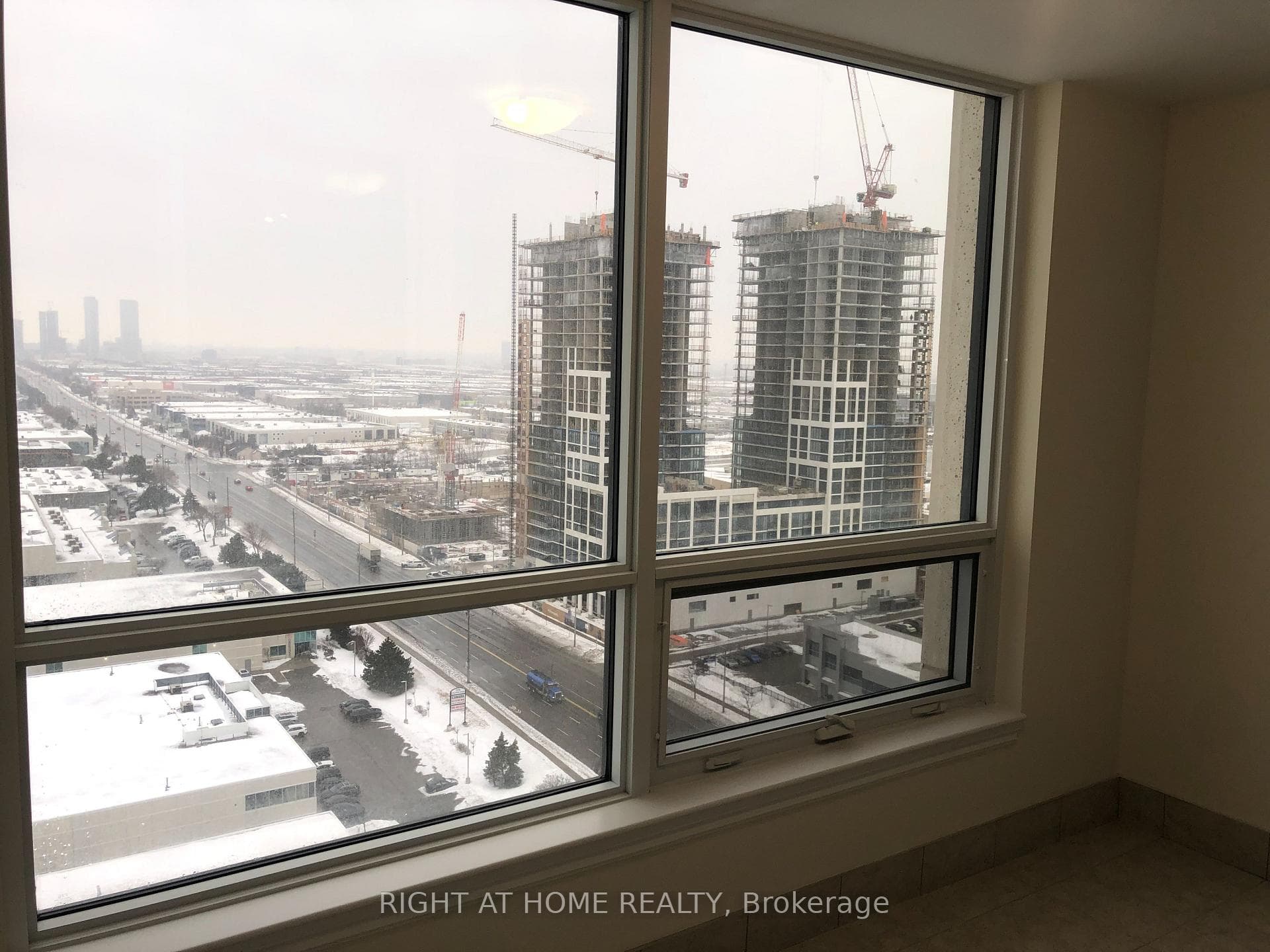 9075 Jane Street Unit 2105 photo 5