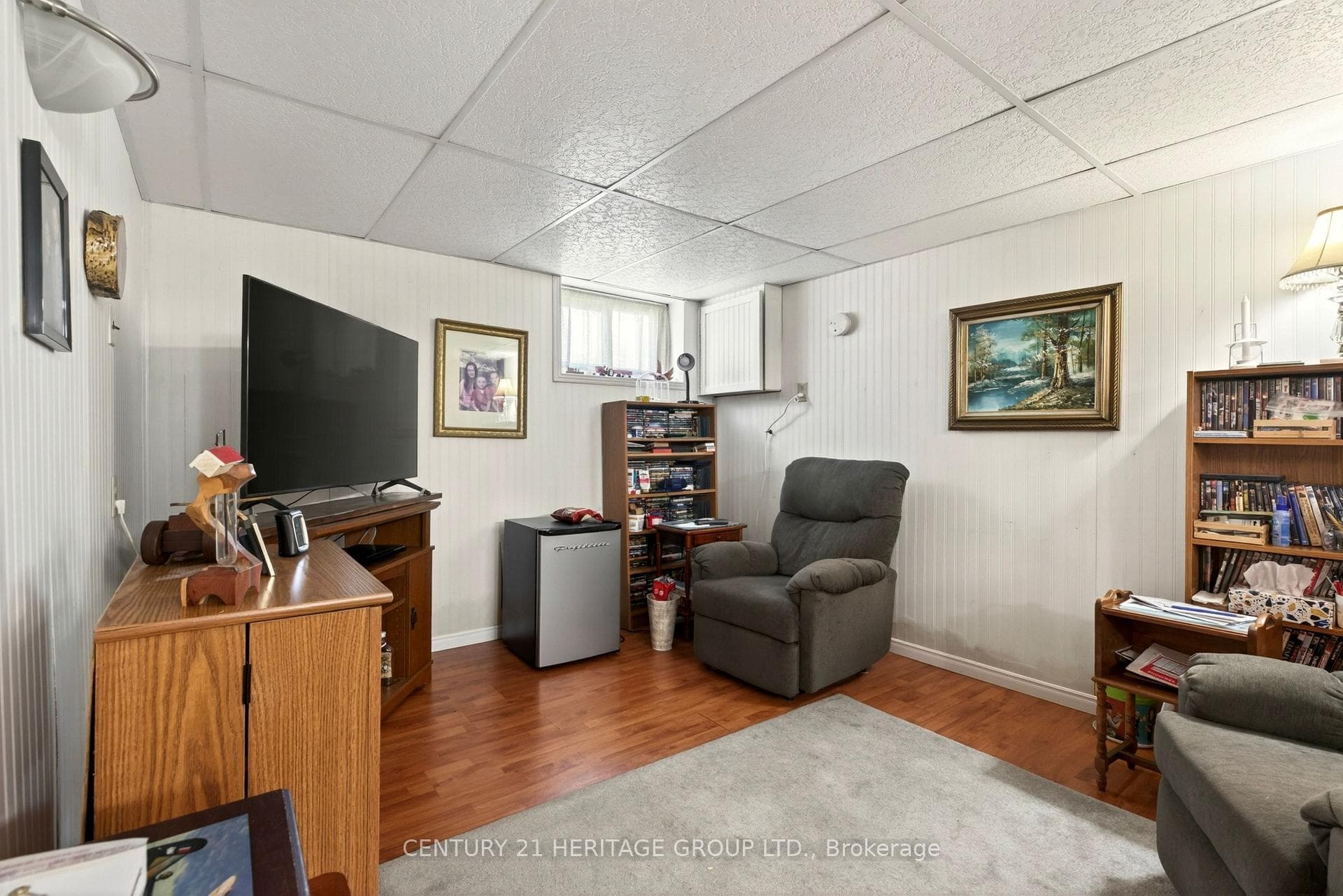 944 Garth Street photo 32
