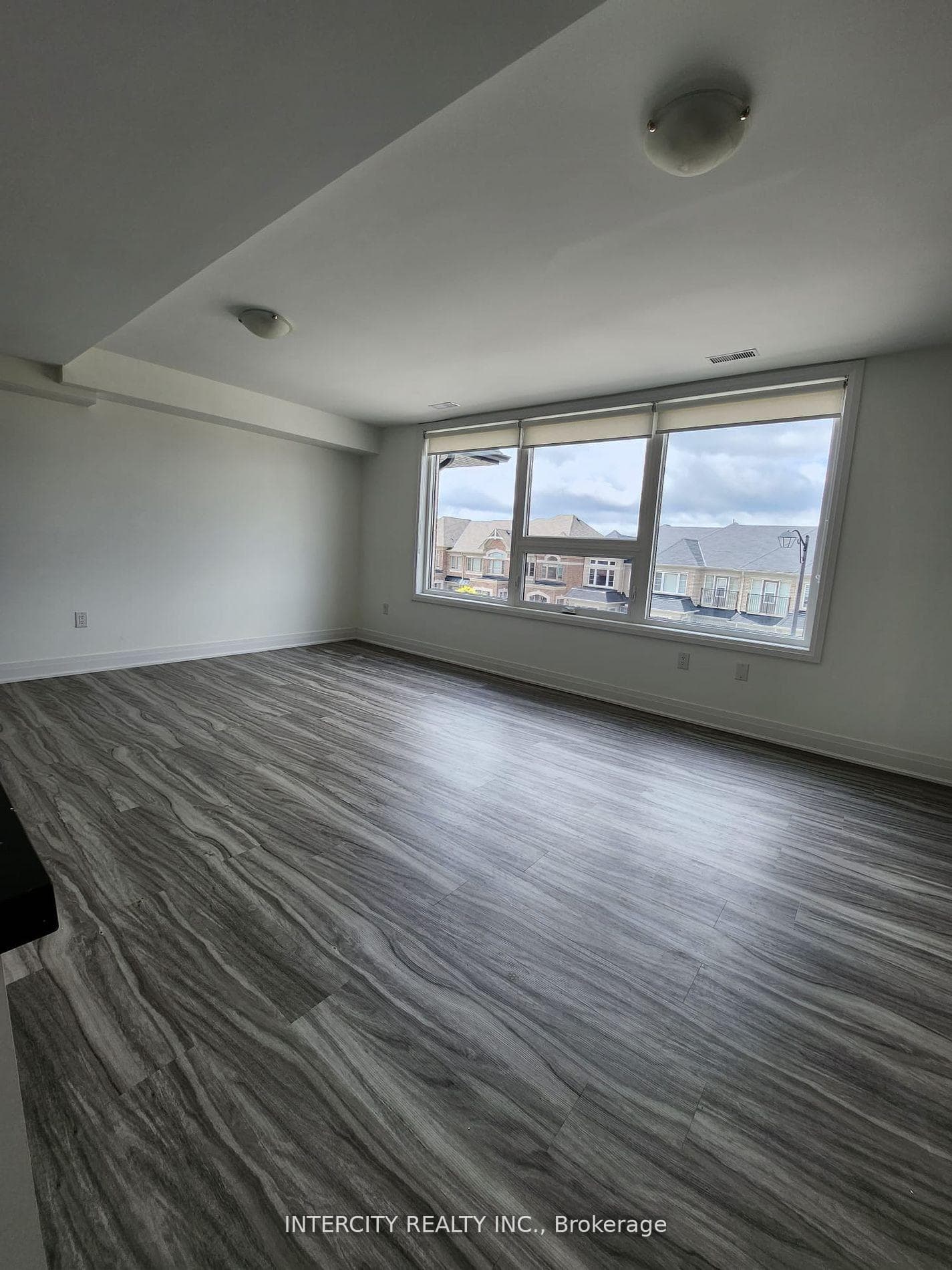 79 Vedette Way Unit Upper photo 4