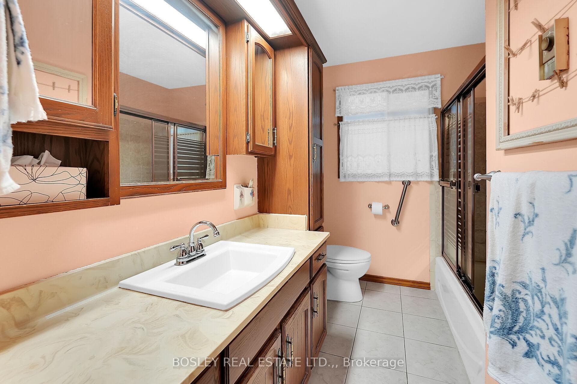 25 Lawrence Drive photo 16
