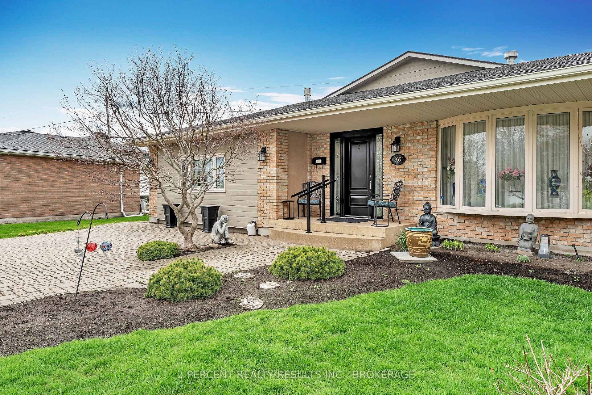 935 Brodie Avenue photo 5