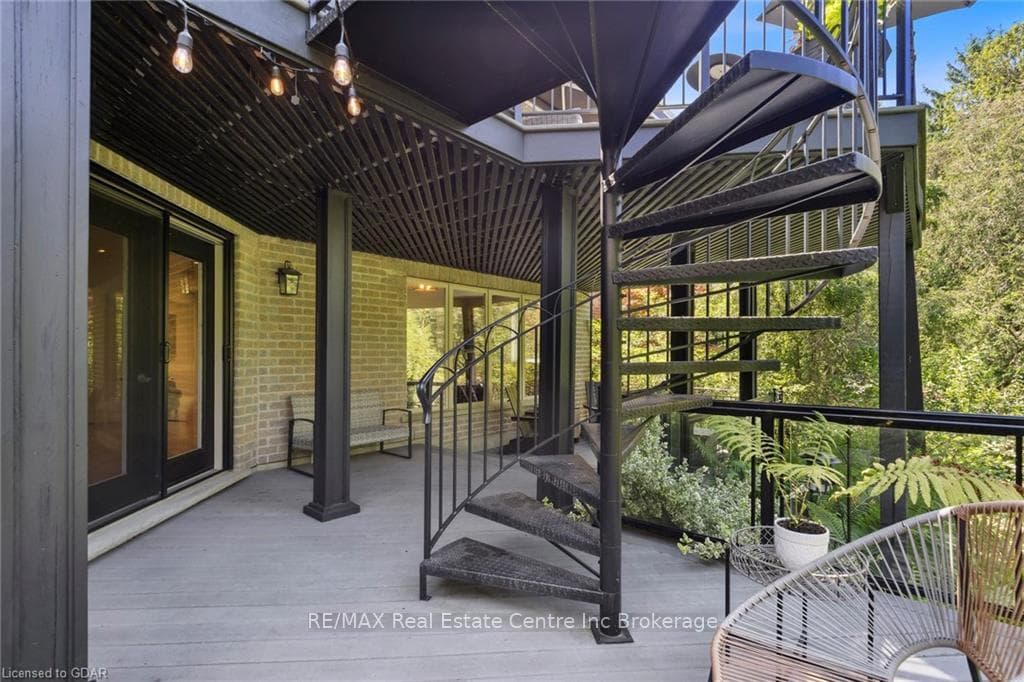265 RIVERVIEW Place photo 44