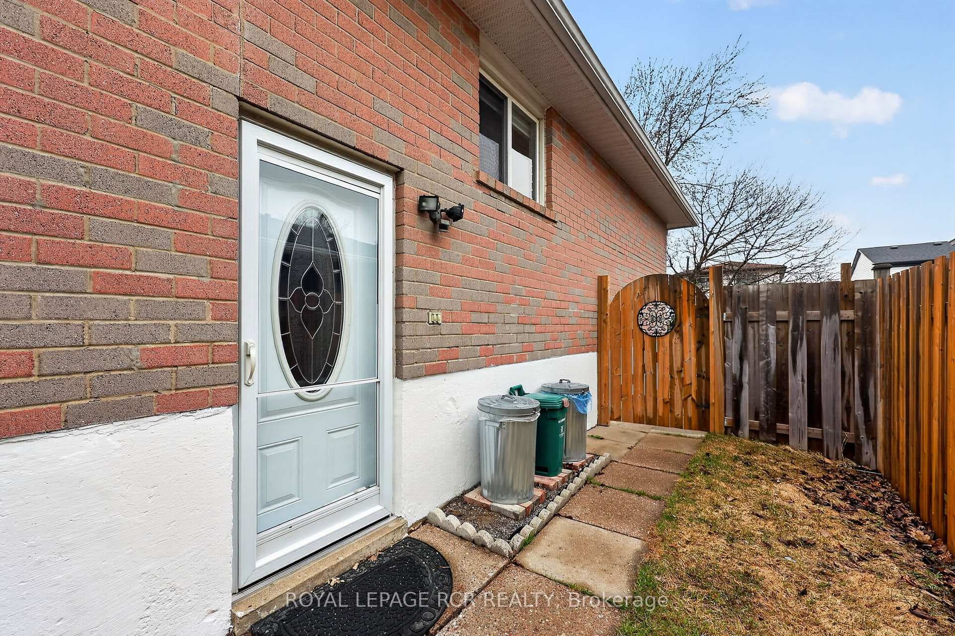 164 Burbank Crescent photo 45