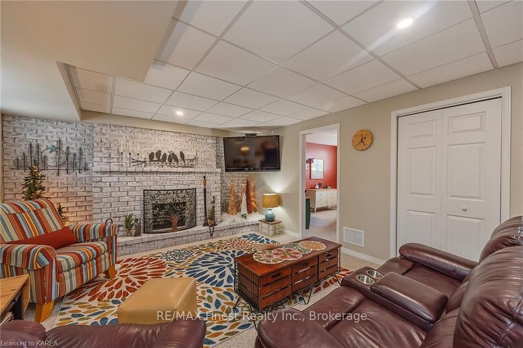 1146 LANCASTER Drive photo 28