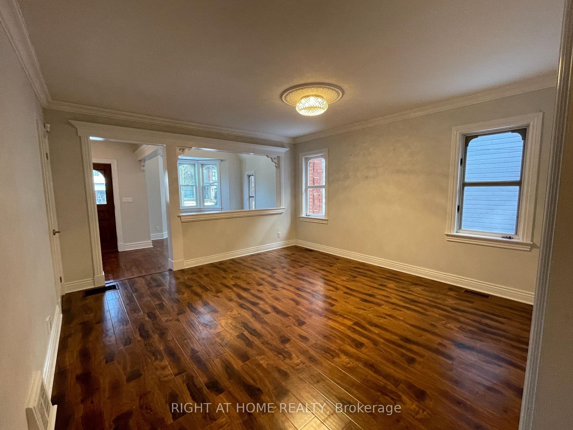 435 Maple Avenue photo 13