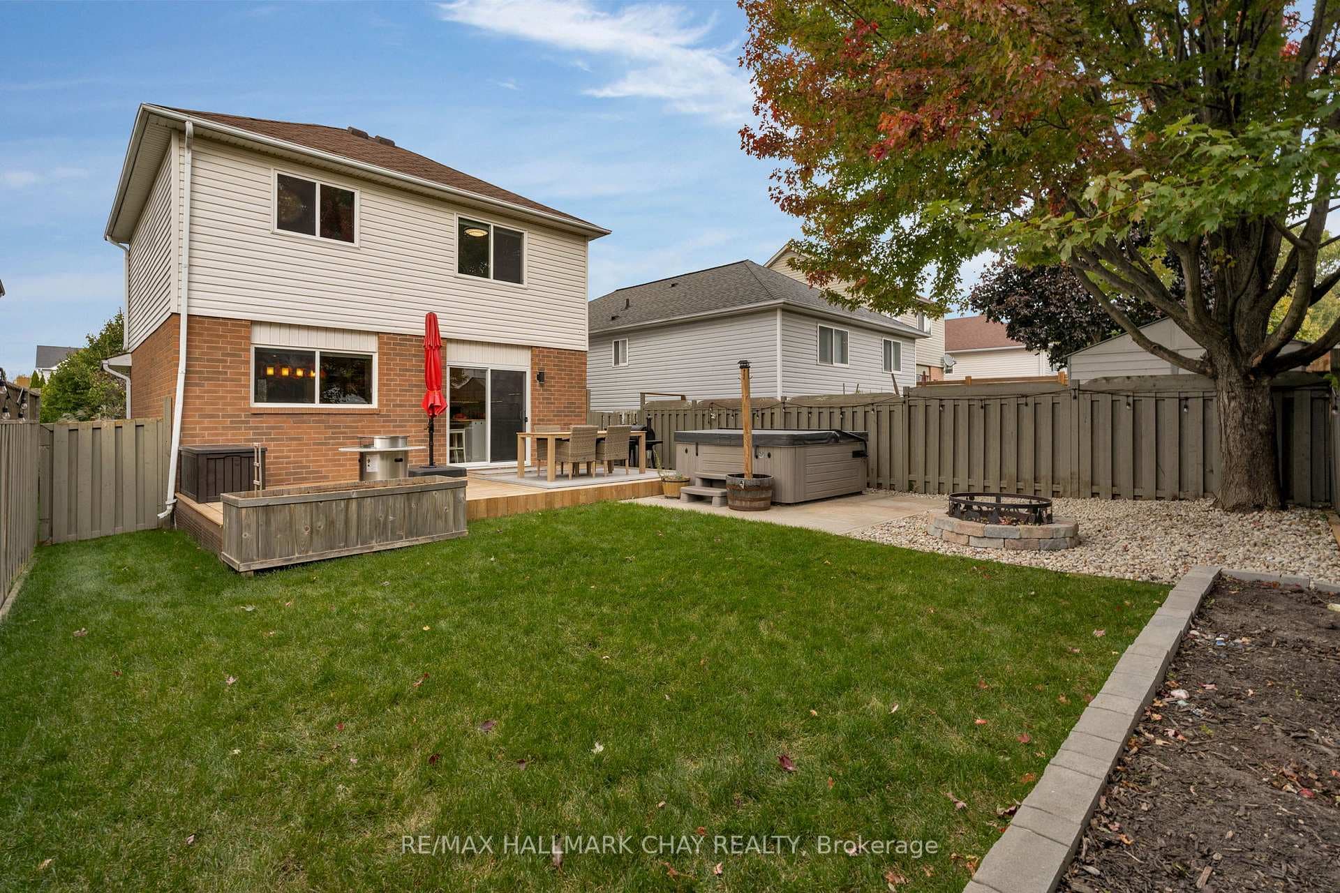 15 Moir Crescent photo 34