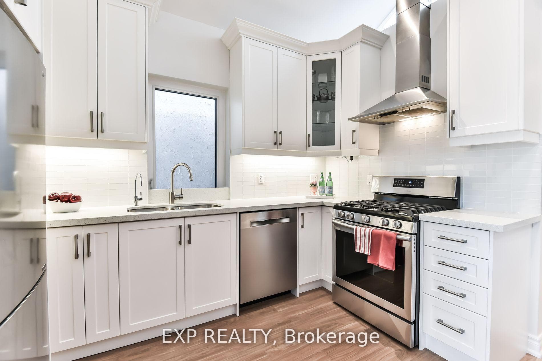 360 Roxton Road photo 5