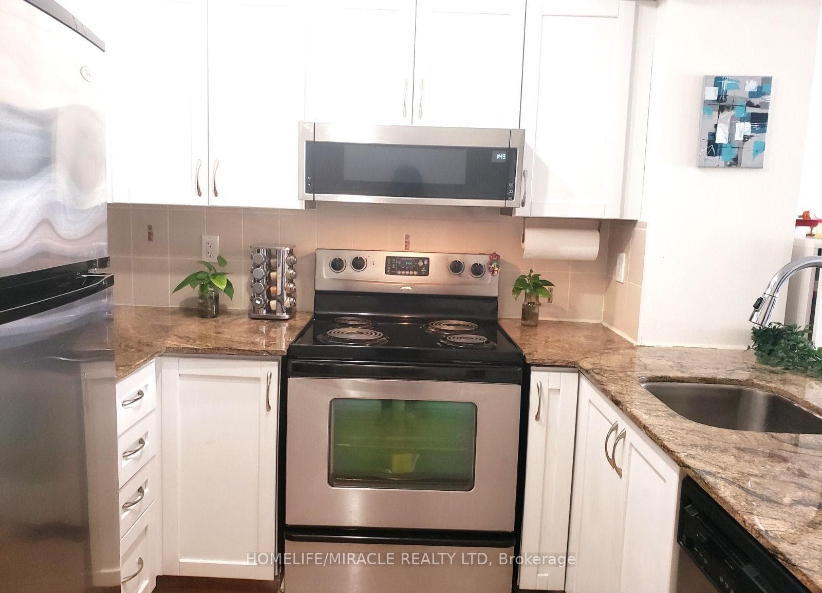225 Wellesley Street Unit 607 photo 6