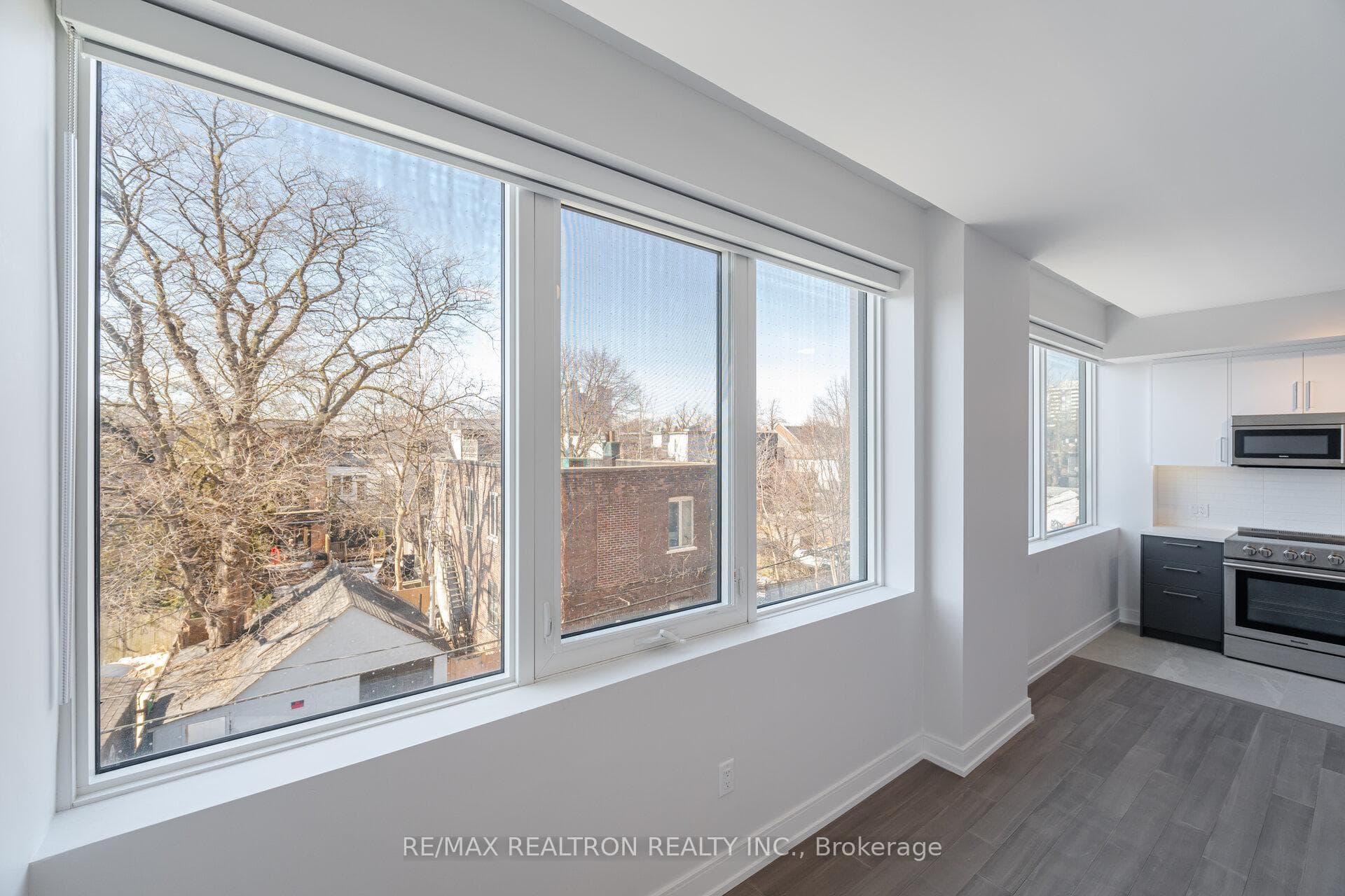 664 Spadina Avenue Unit 304 photo 3