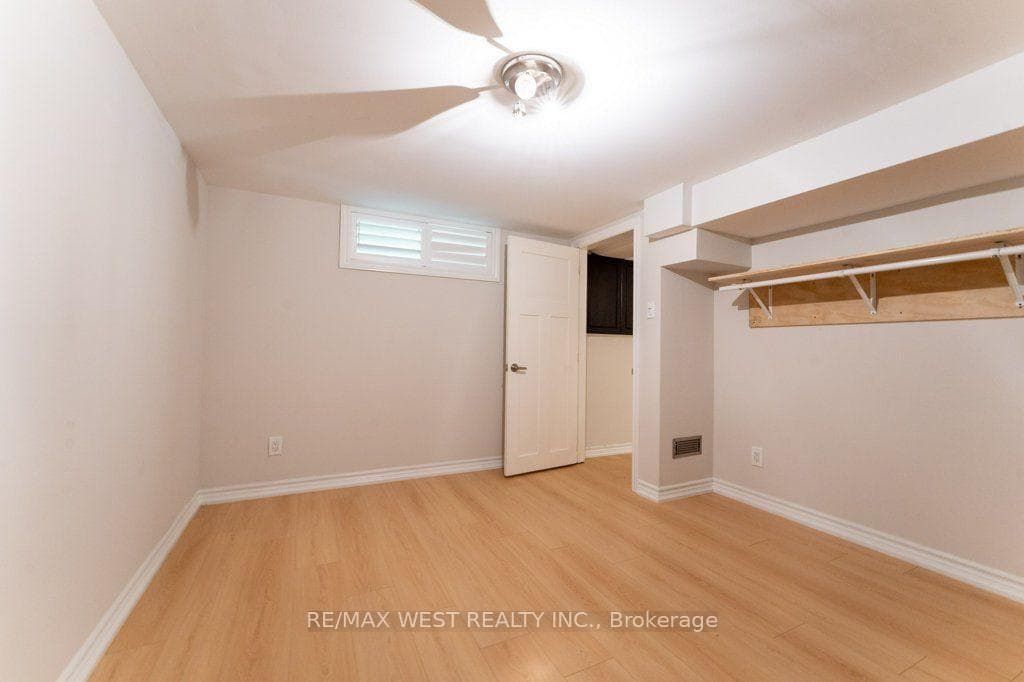 67 May Avenue photo 32