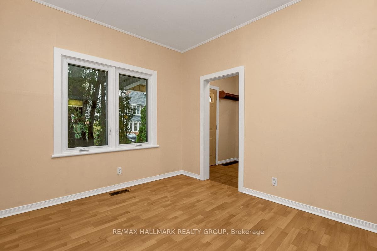 518 Clarence Street photo 7