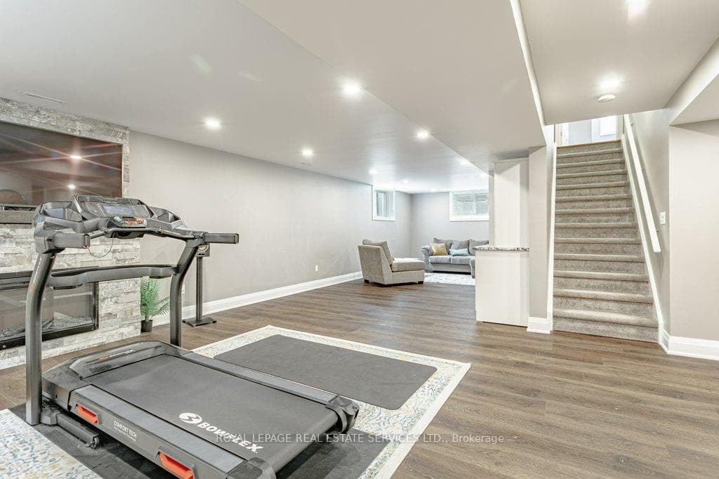 560 Lakeview Drive photo 35