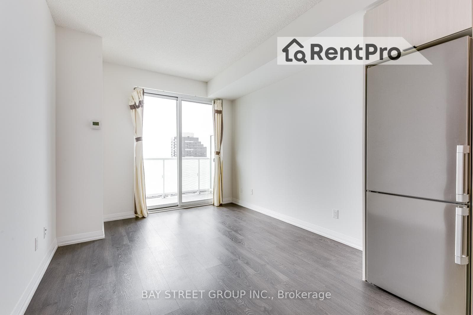 101 Erskine Avenue Unit 2813 photo 6