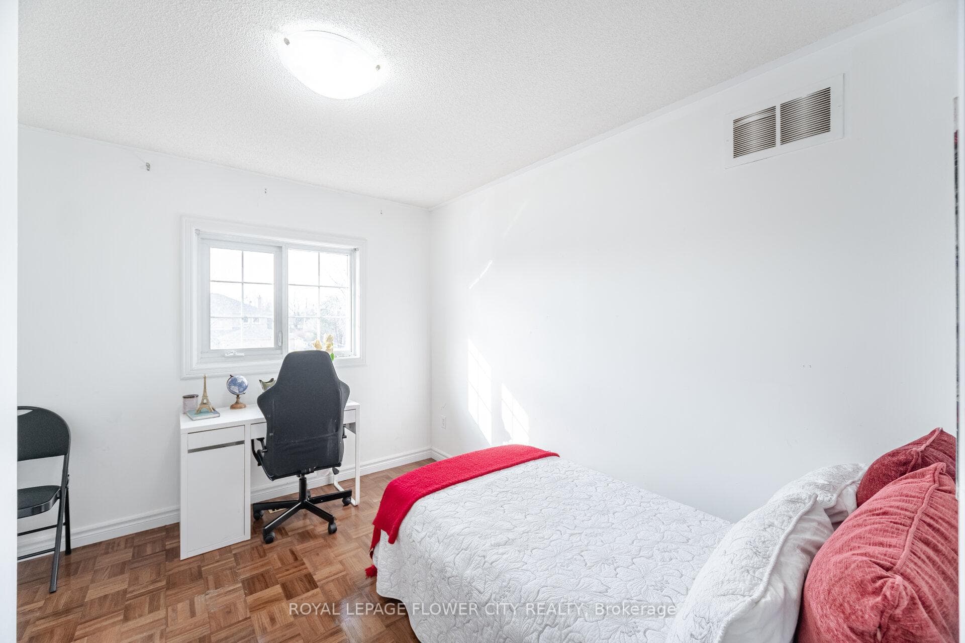 47 Burgby Avenue photo 38