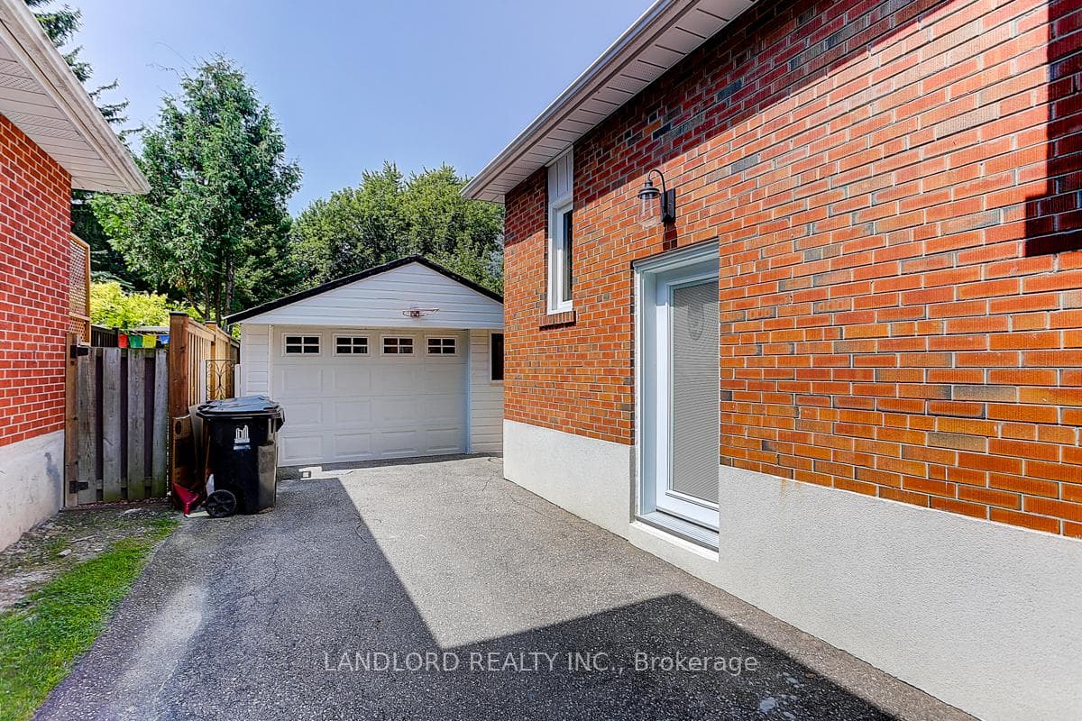 64 Shaver Avenue photo 3
