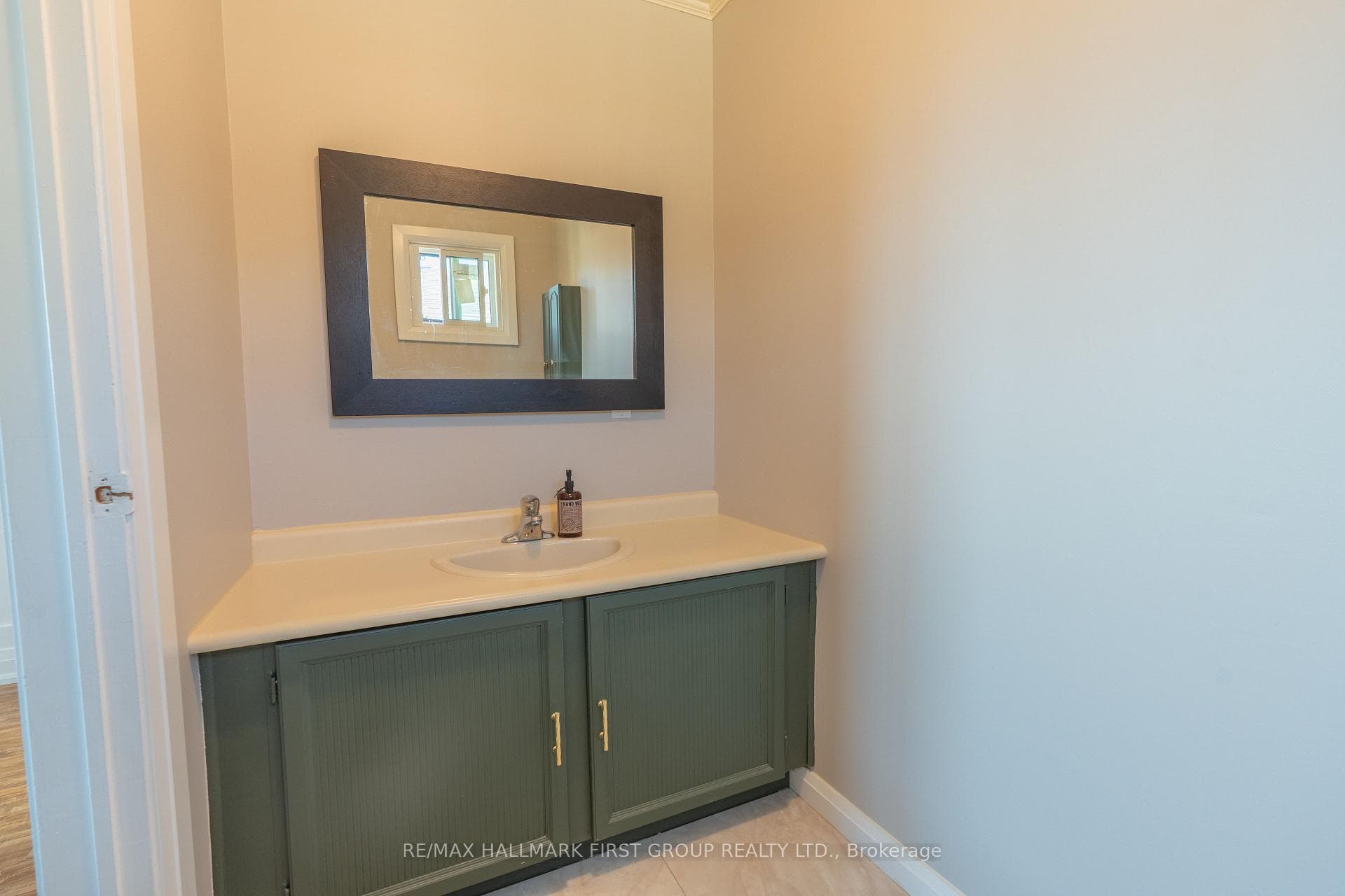 683 Grandview Drive photo 25
