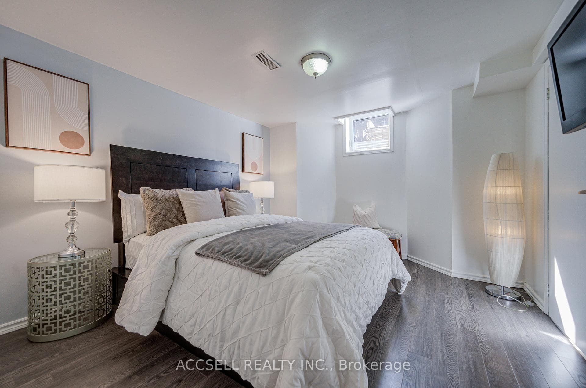 527 Wallenberg Crescent photo 42