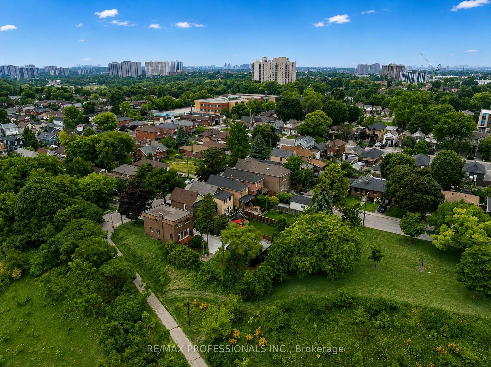 19 Arnold Avenue photo 41