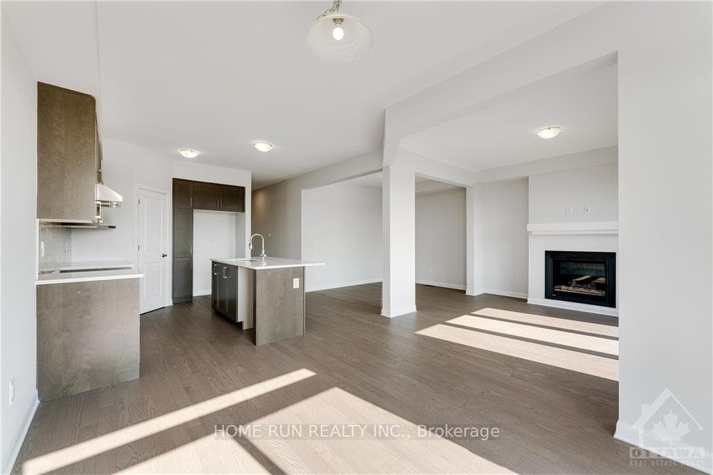 208 ELISE MACGILL Walk photo 10