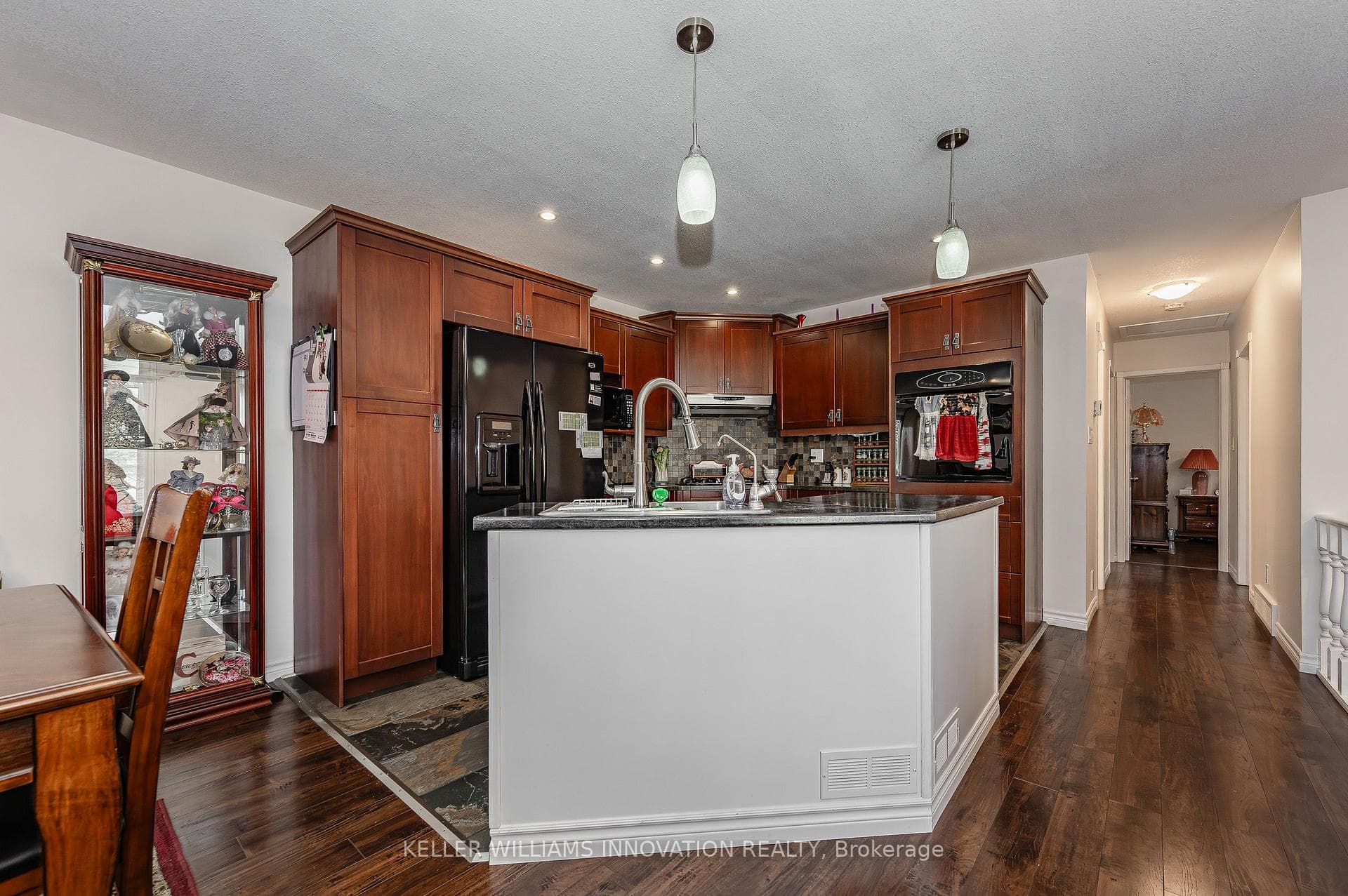135 Angela Crescent photo 13