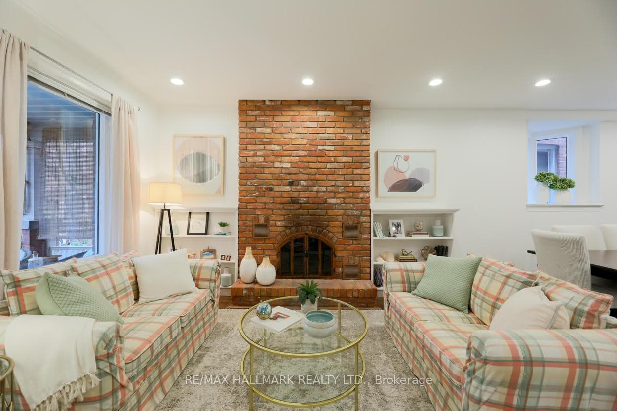 90 Dearbourne Avenue photo 5