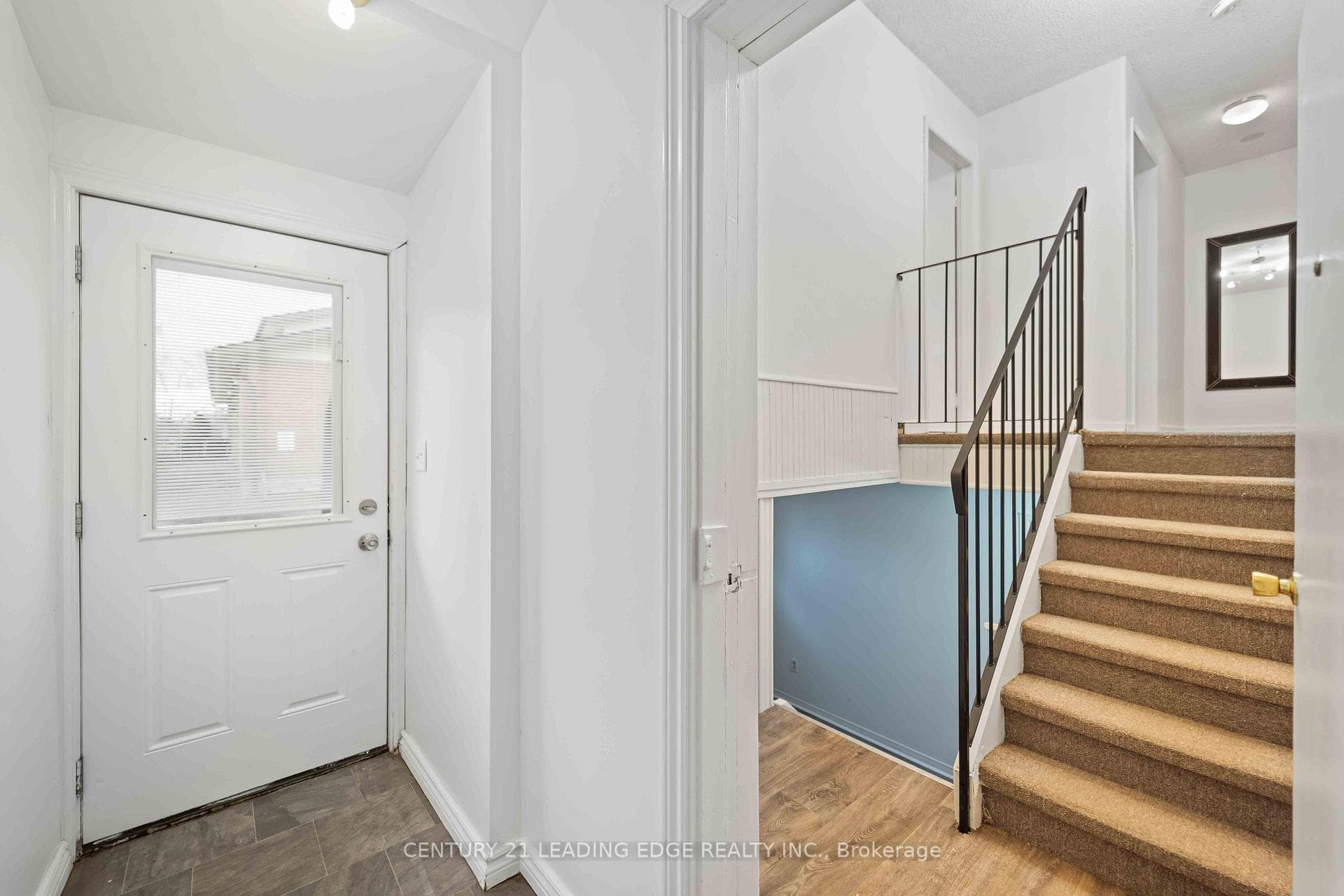 House 2 - Foyer