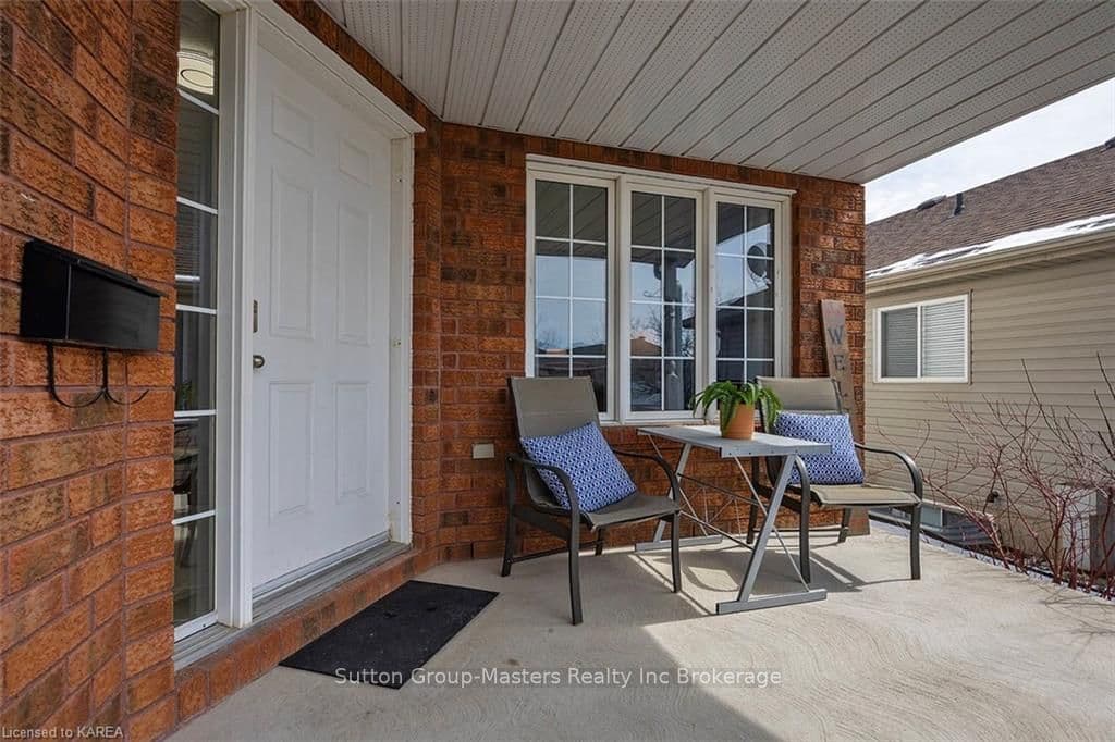 386 COOKE Crescent photo 2
