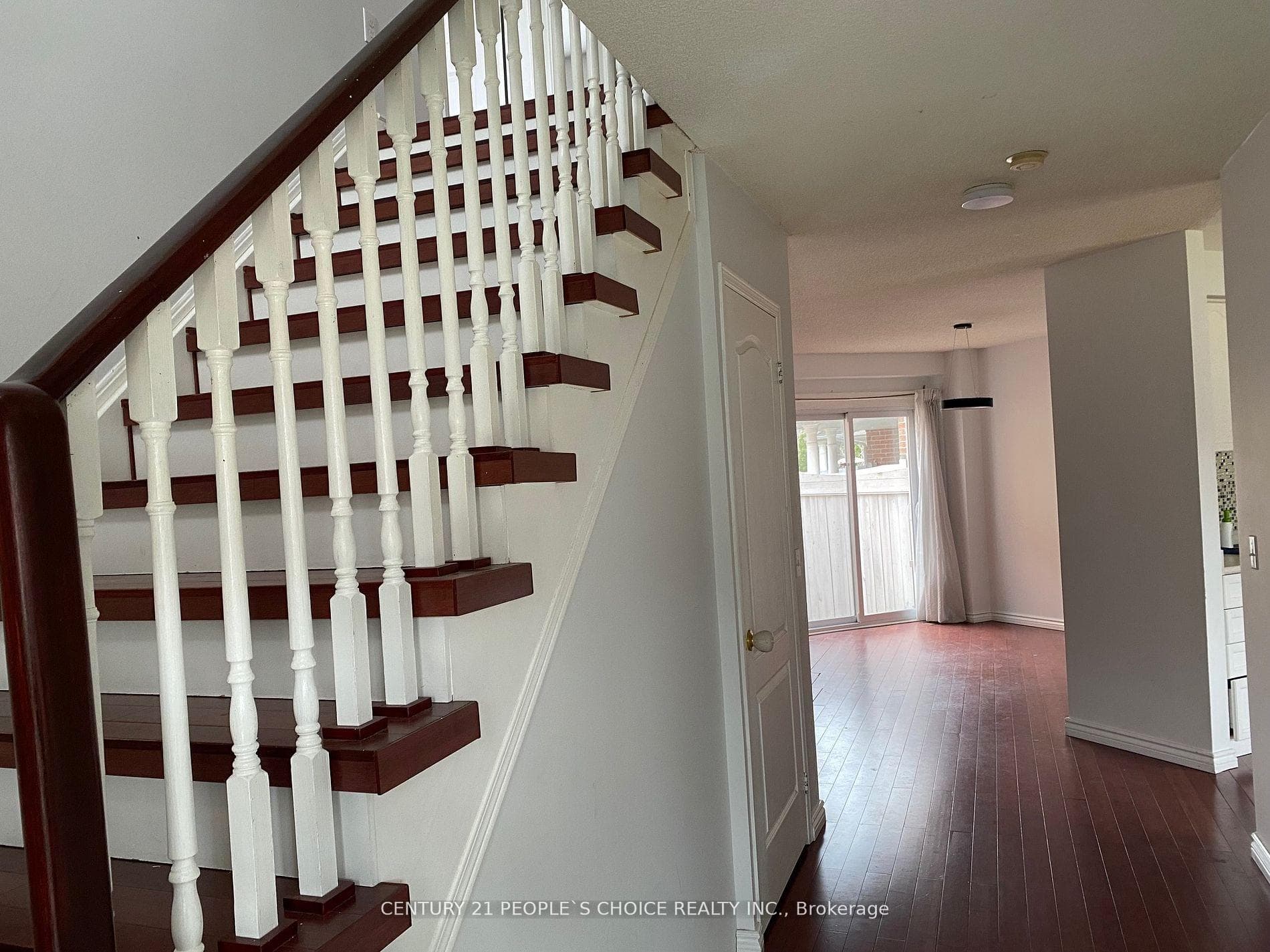 833 Scollard Court Unit 52 photo 24
