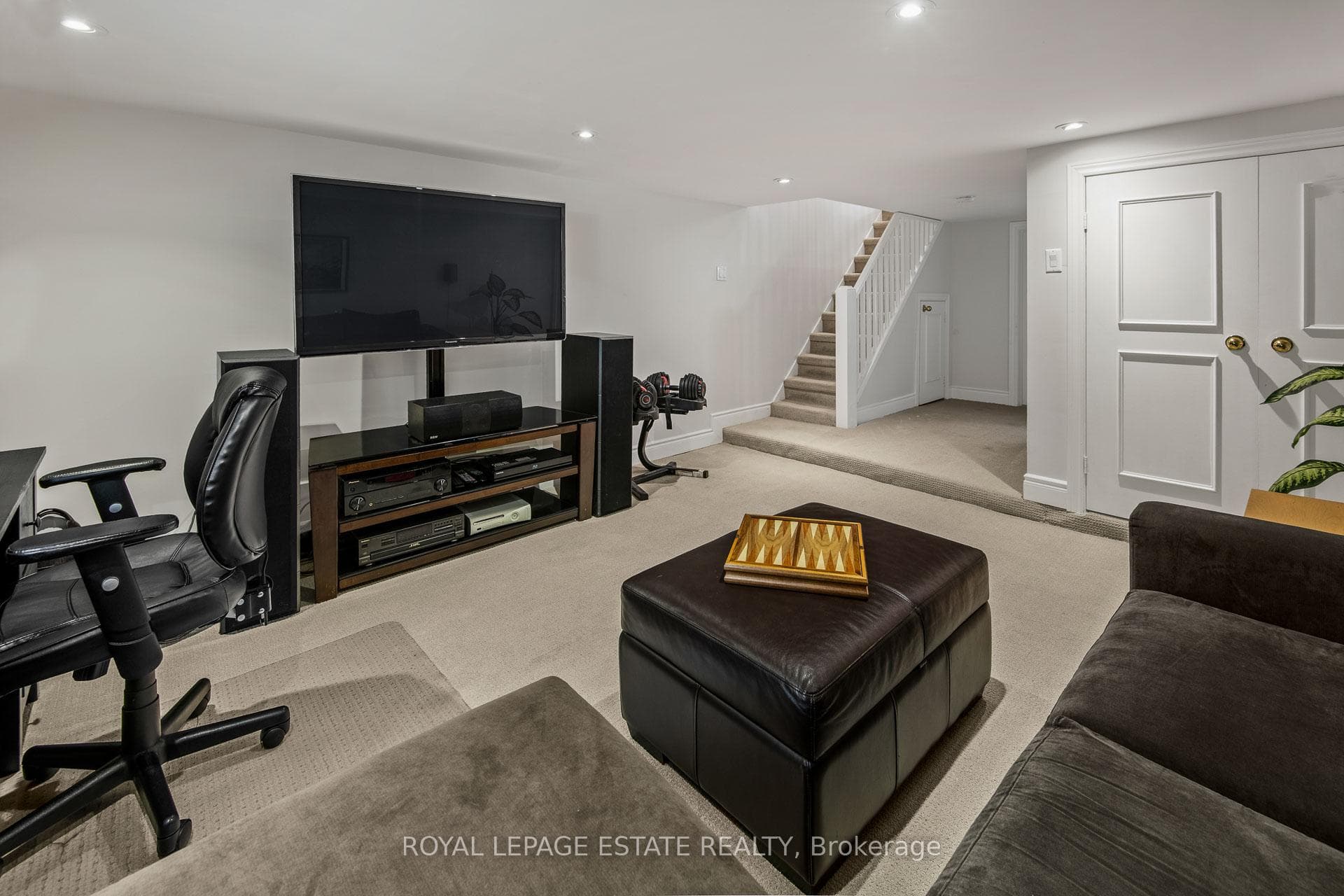512 Soudan Avenue photo 26