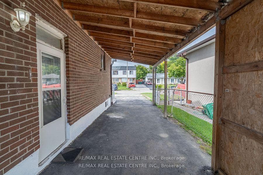 3104 Harold Sheard Drive photo 38