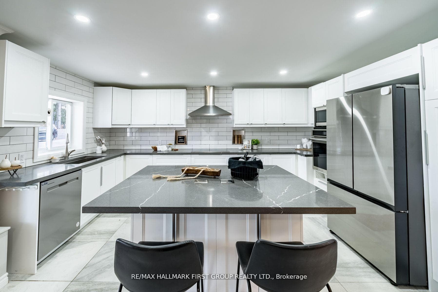 22 Kinsmen Court photo 7