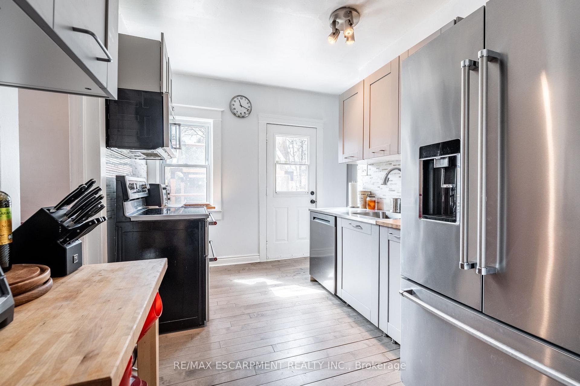 144 Dufferin Street photo 8