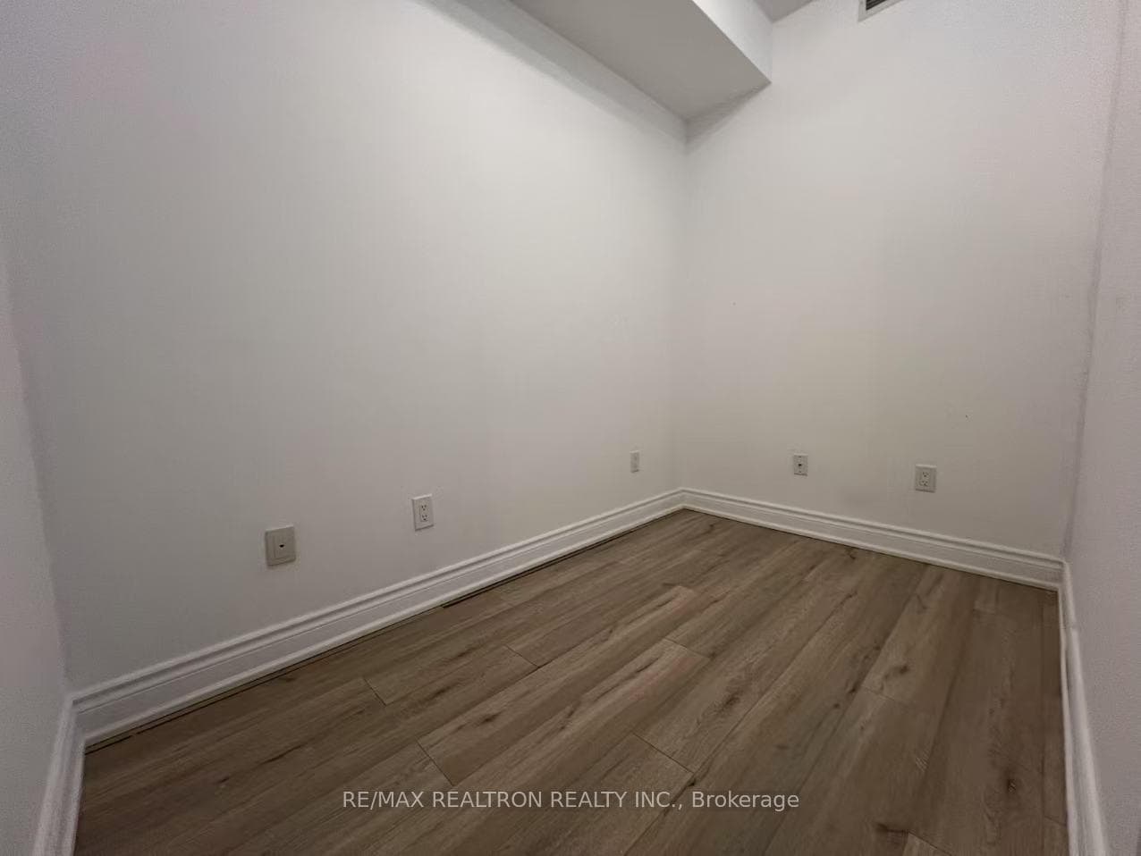 386 Yonge Street Unit 4103 photo 9