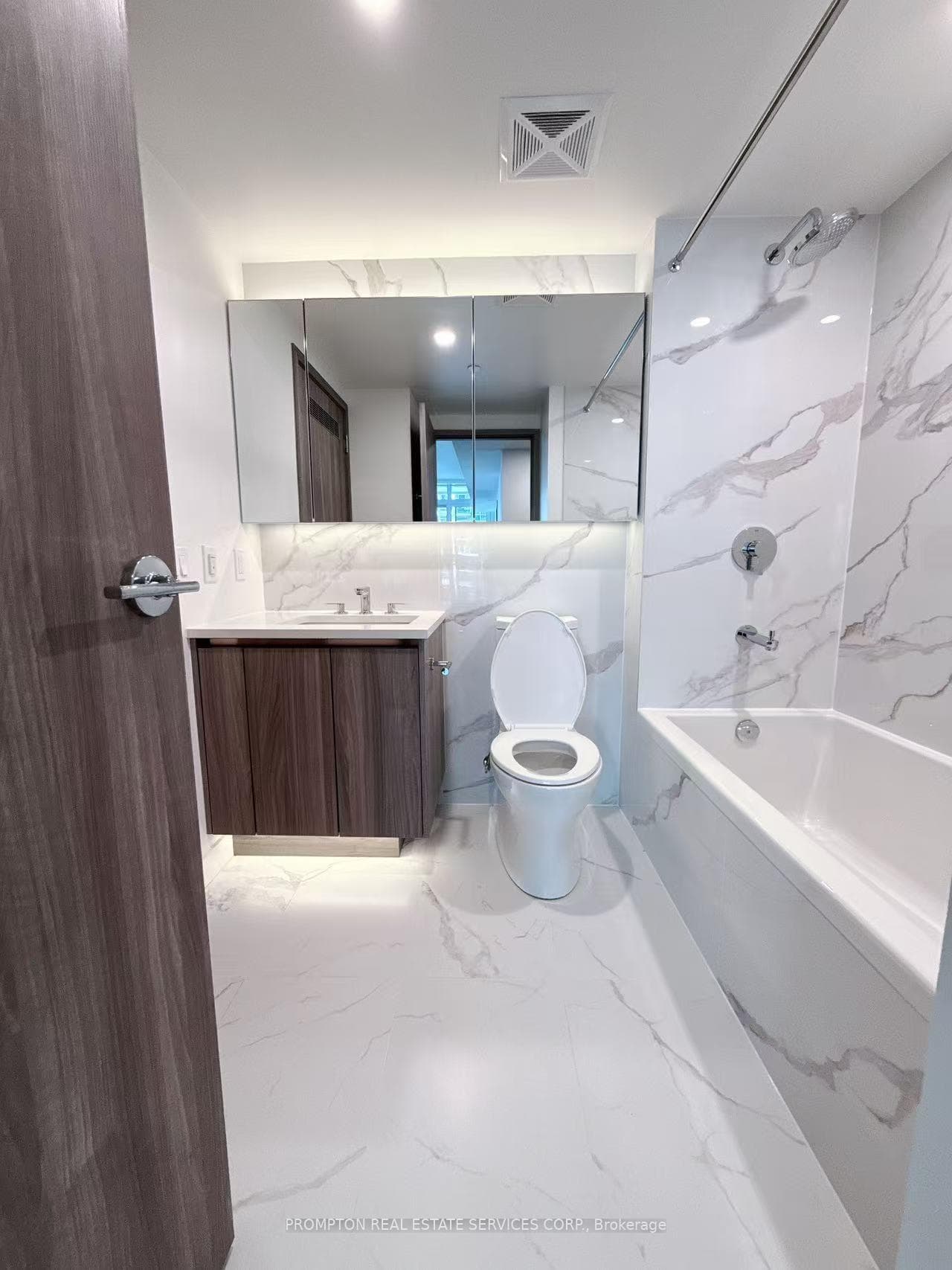 1 CONCORD CITYPLACE Way Unit 2005 photo 17