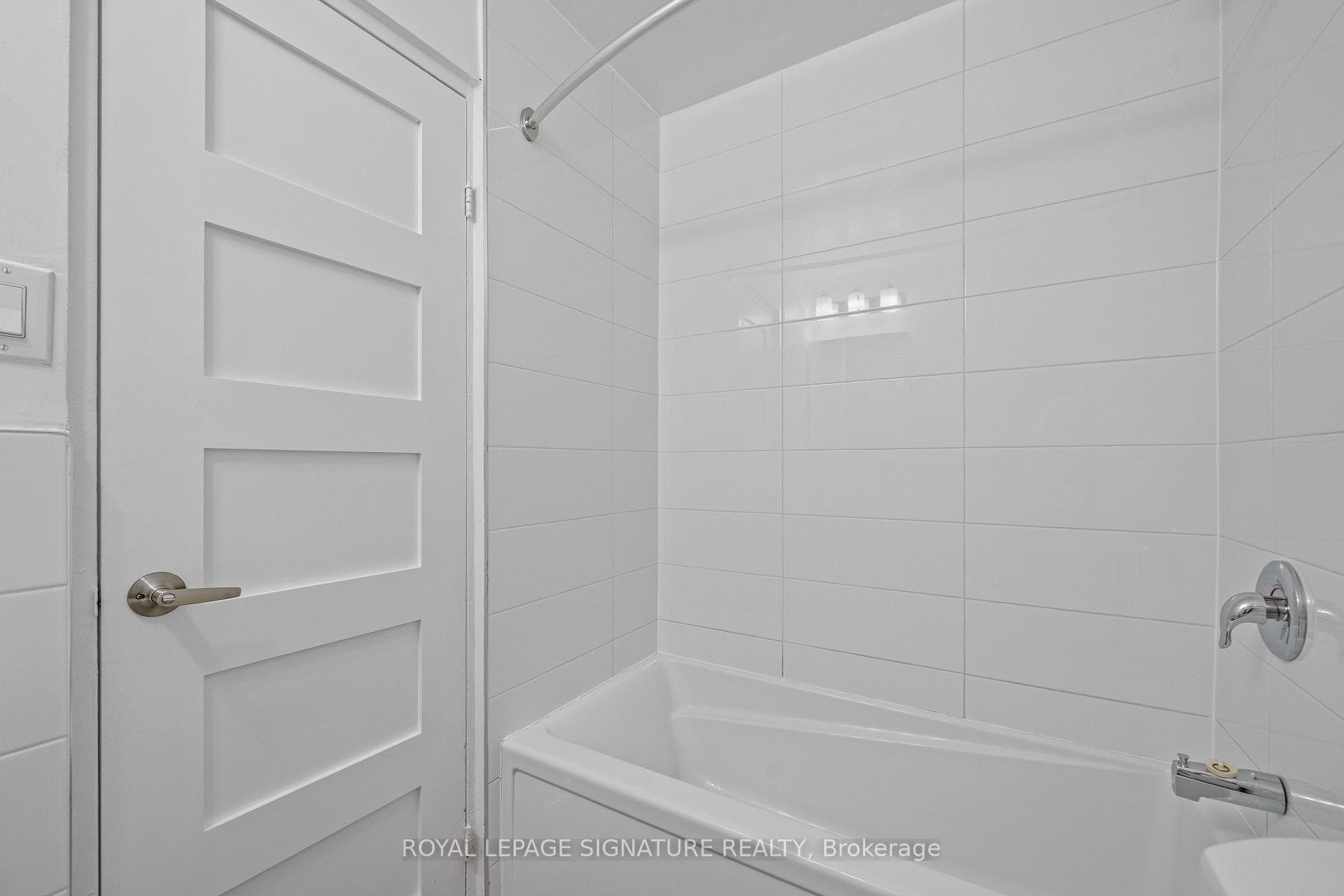 666 Spadina Avenue Unit 2501 photo 5