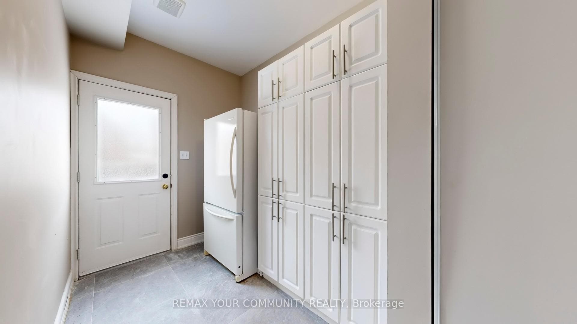 8 Westacott Avenue photo 9
