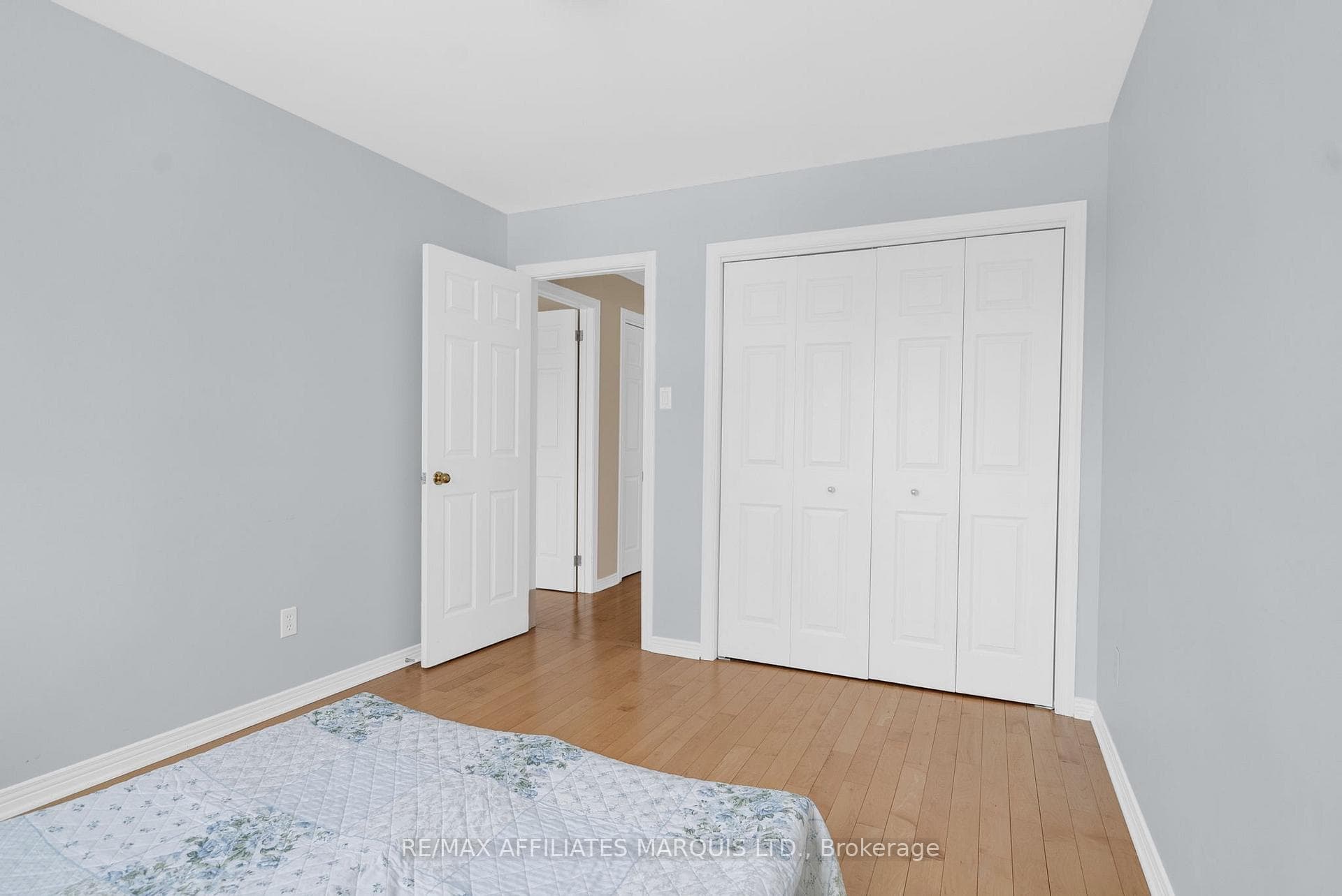 831 Chelsea Crescent photo 21