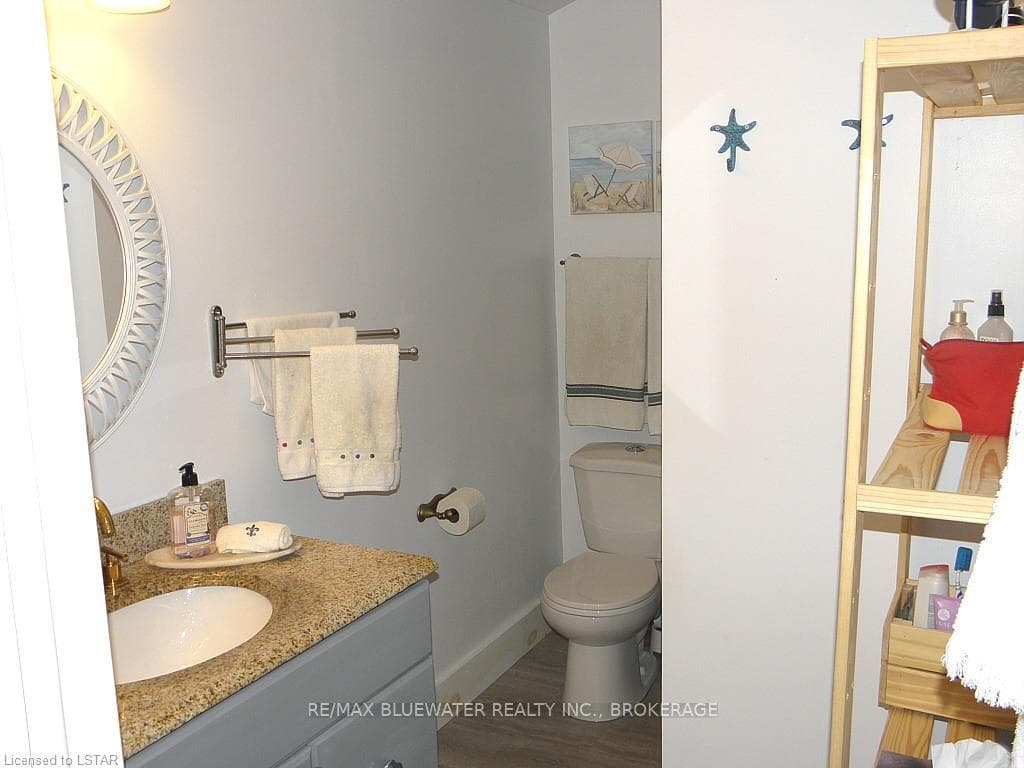 9700 LAKE Road photo 20