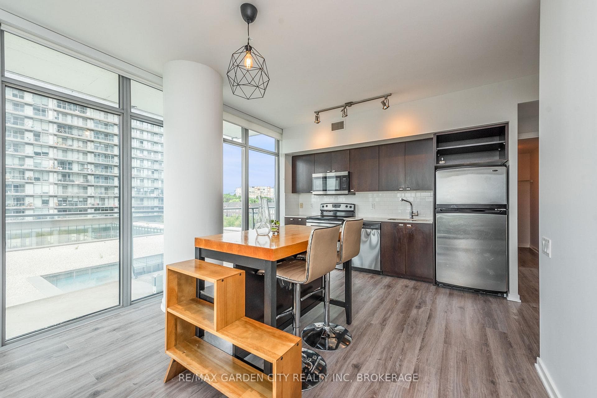 103 The Queensway N/A Unit 405 photo 14