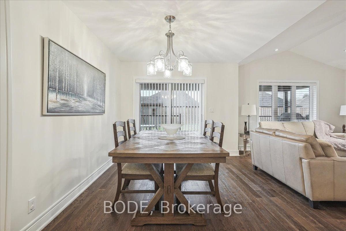 215 Oak Street photo 12