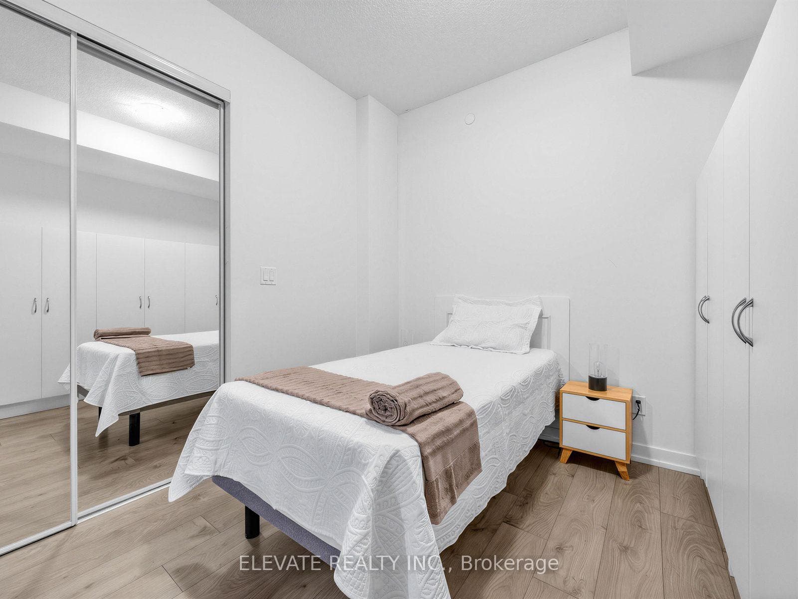 297 College Street Unit 926 photo 15