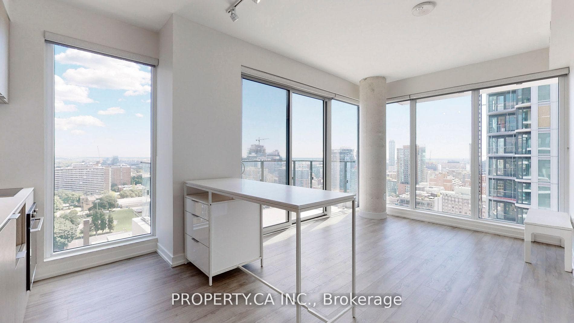 77 Shuter Street Unit 2506 photo 2