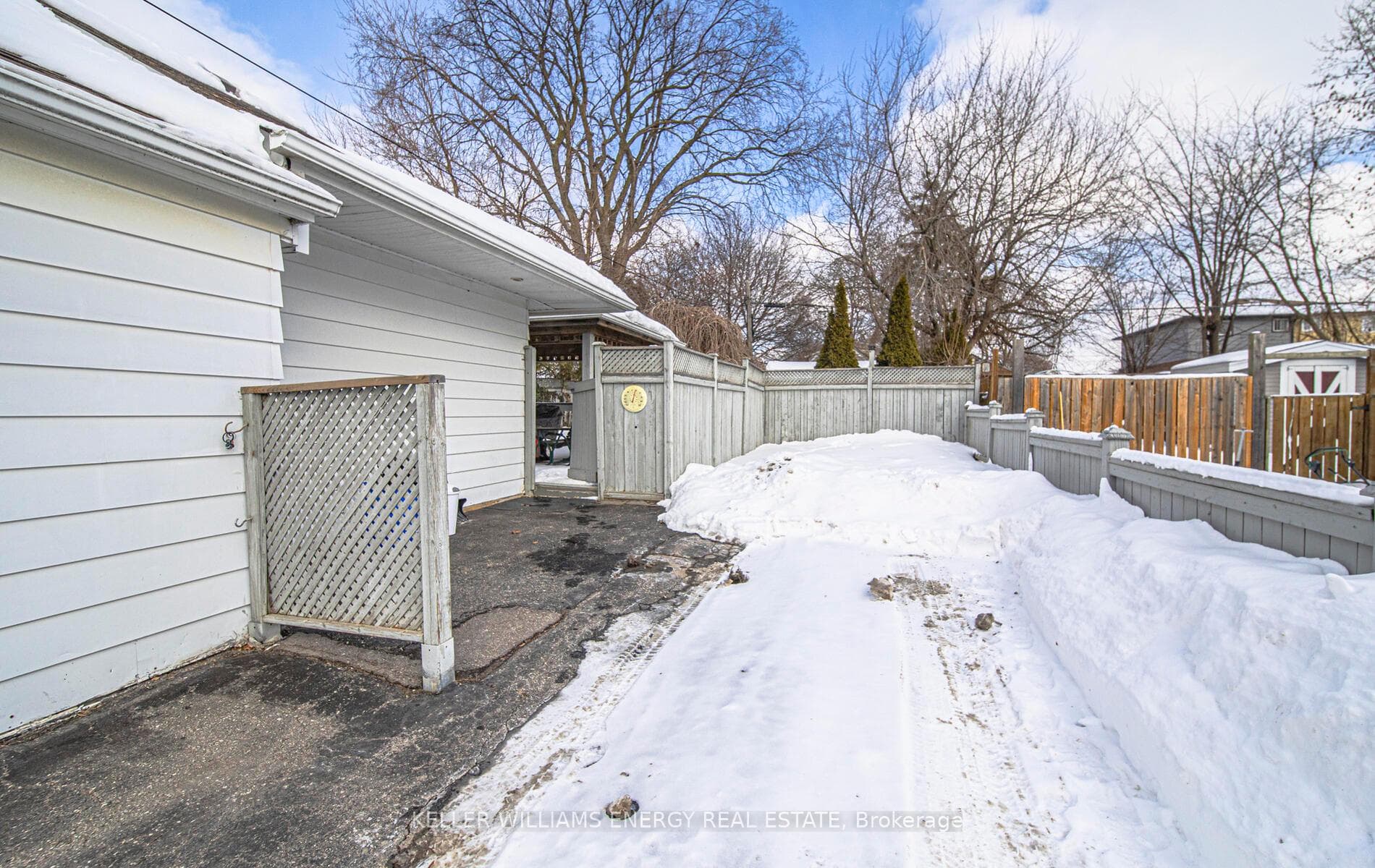 449 Cromwell Avenue photo 4