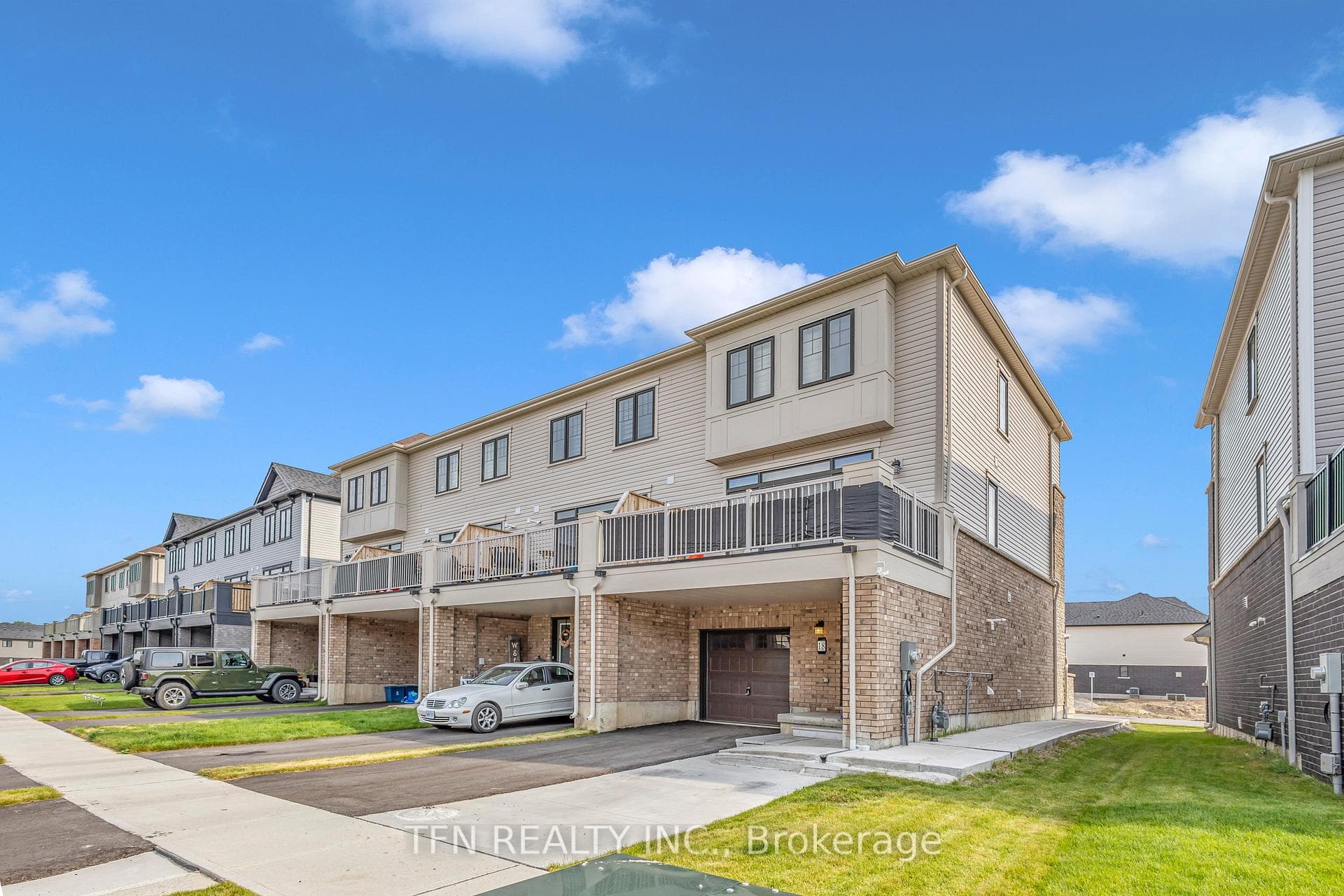 18 Bee Crescent photo 1