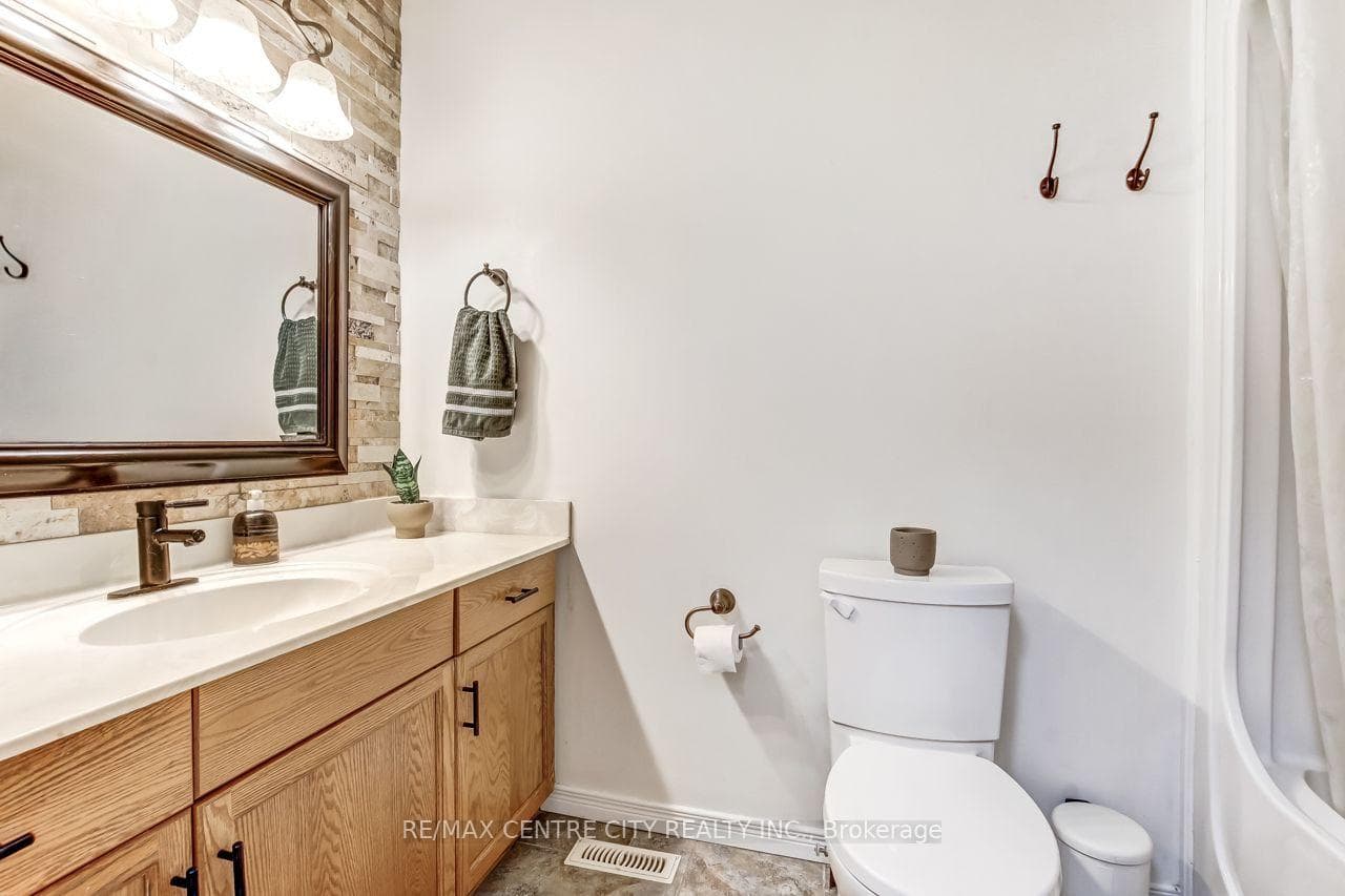 96 Carrie Crescent photo 11