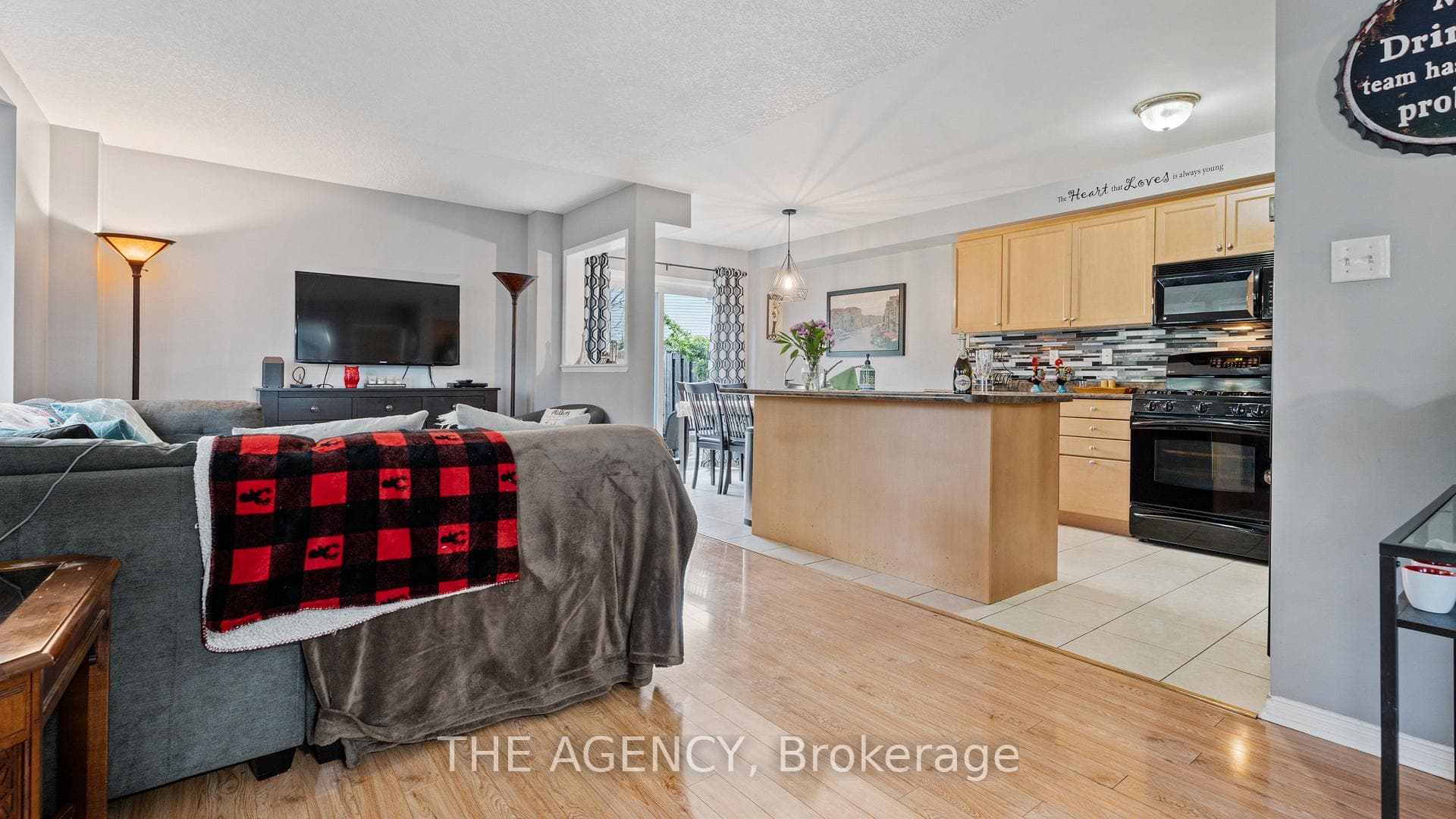 74 Duncan Avenue photo 8